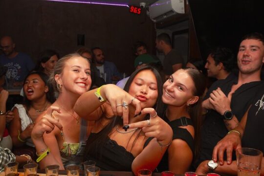 Cannes : Bar/Pub Crawl with Free Shots and VIP Access